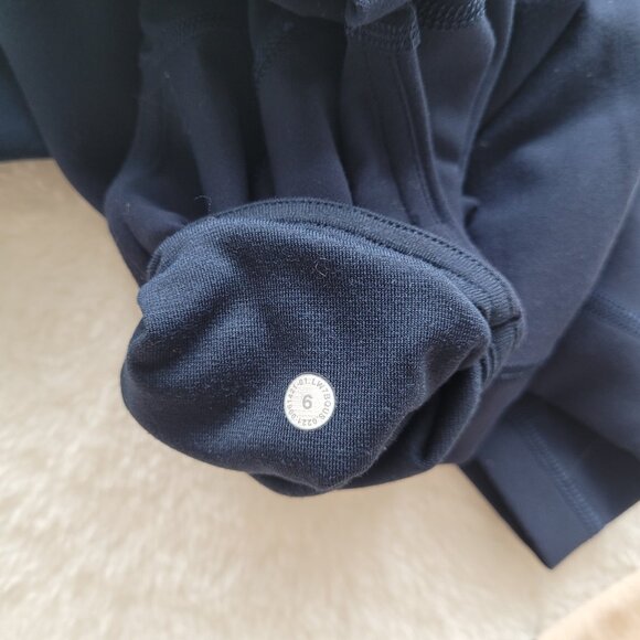 Lululemon Align 8” Shorts with Pockets in True Navy Size 6 - Picture 11 of 11